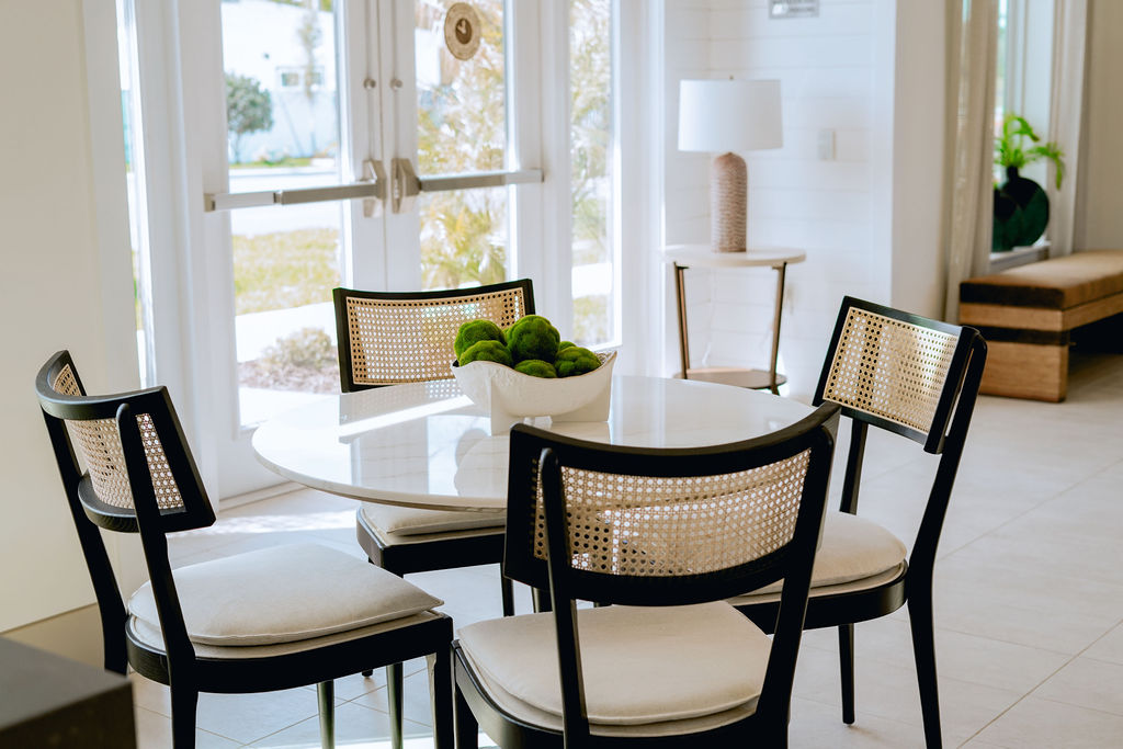 Sitting area round table in Clubhouse