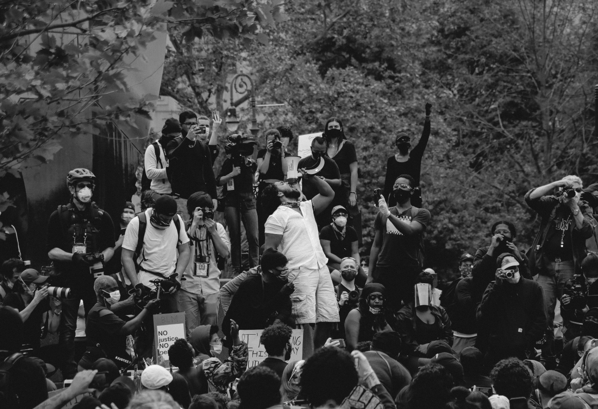 image of choir performing in a church & cathedral