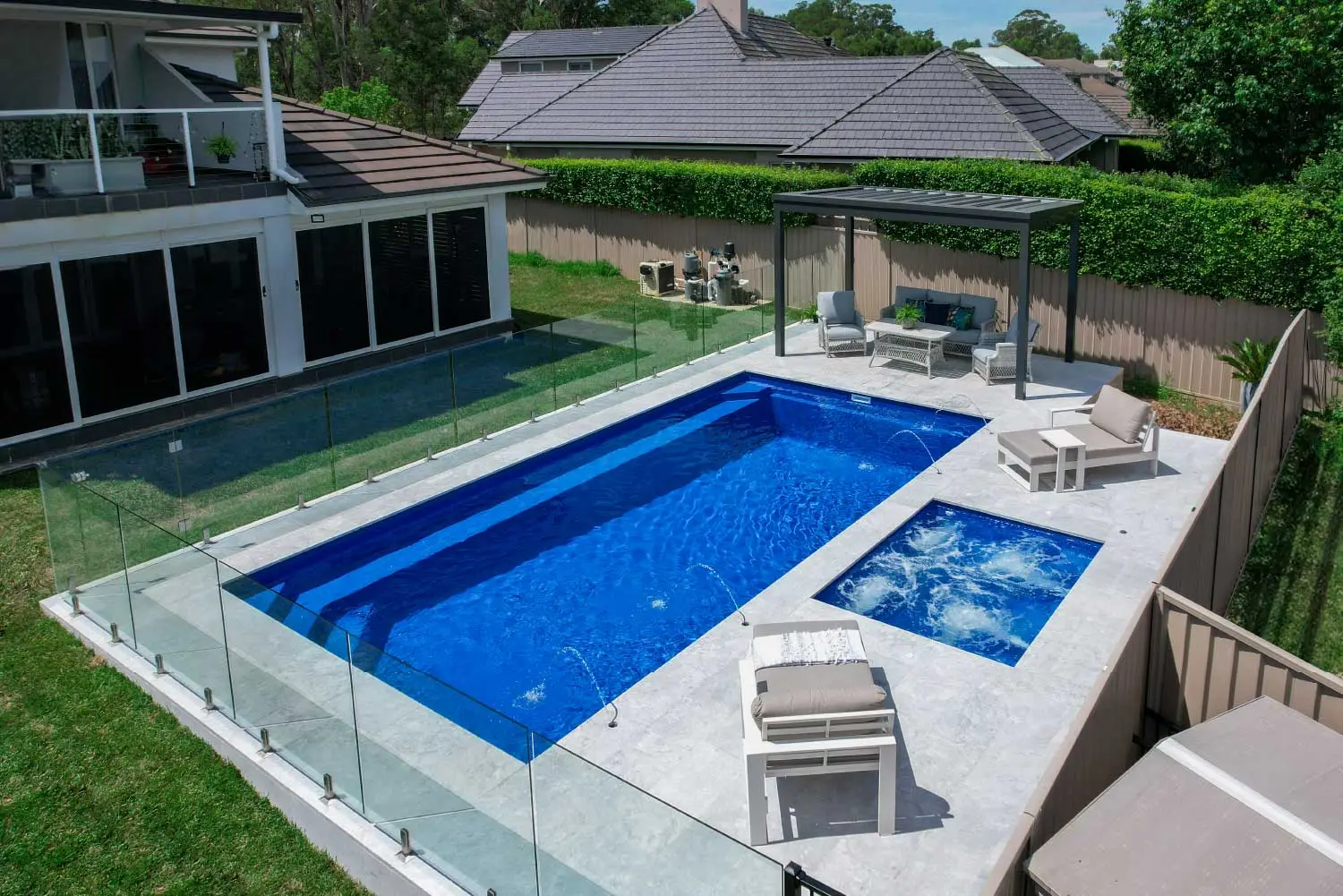 Hampton Grande 8m fibreglass pool in Ocean Reef, view 2