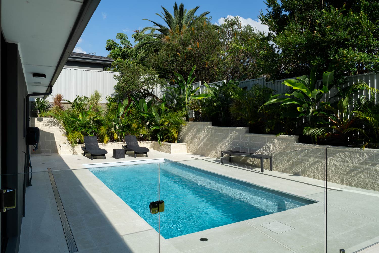 Hampton 7m fibreglass pool in Silver Pearl, view 8