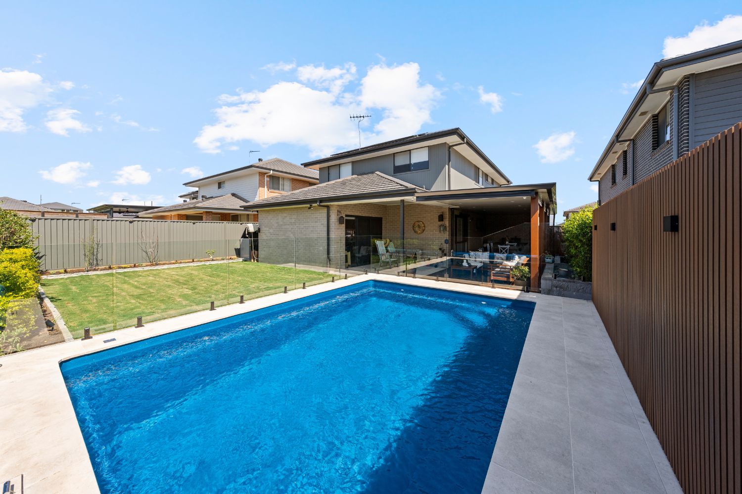 Hampton Grande 6m fibreglass pool, view 3