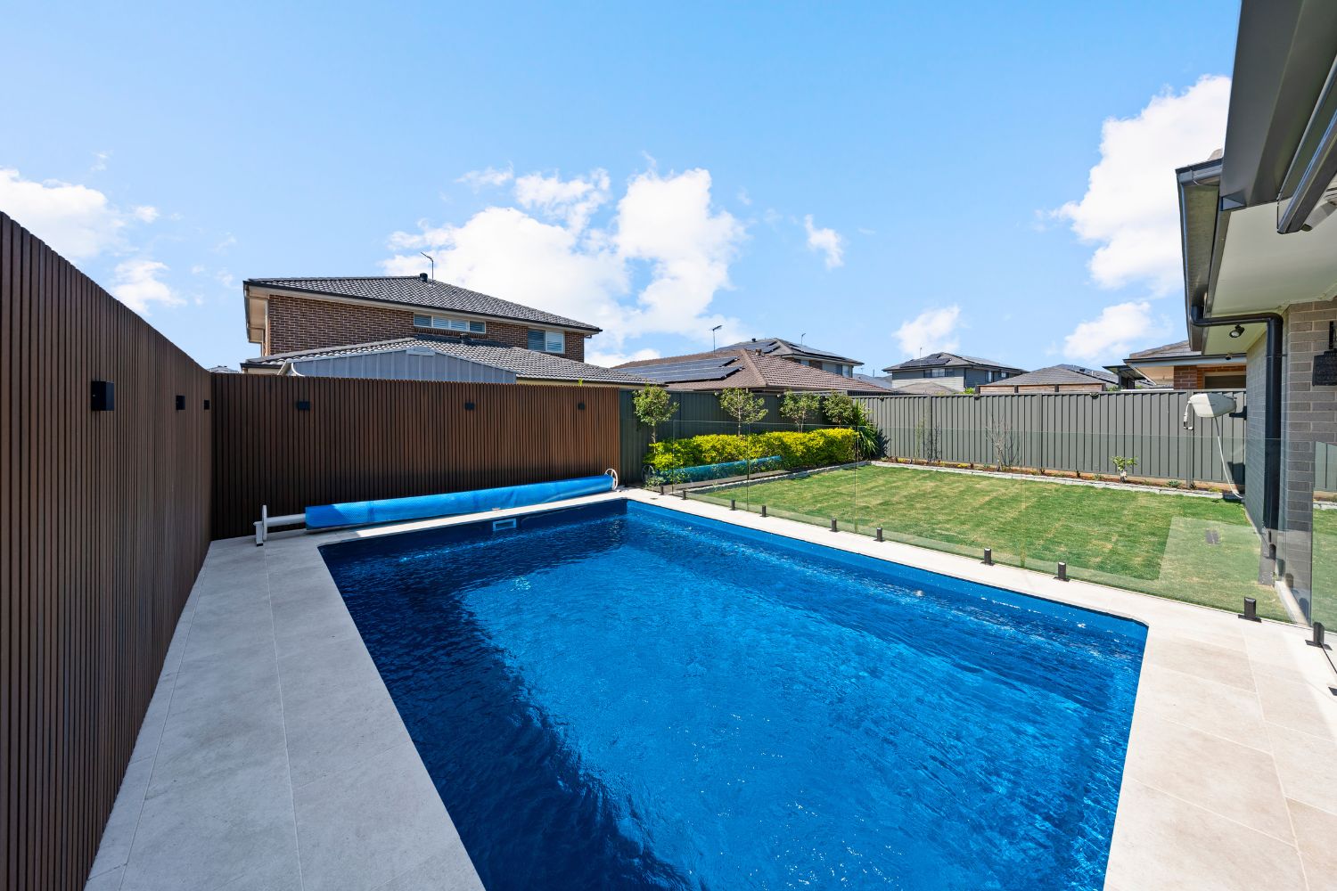 Hampton Grande 6m fibreglass pool, view 5