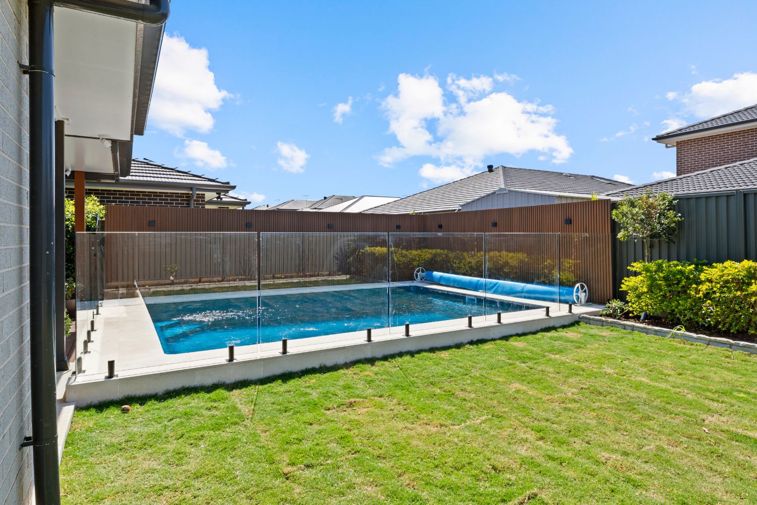 Hampton Grande 6m fibreglass pool, view 2