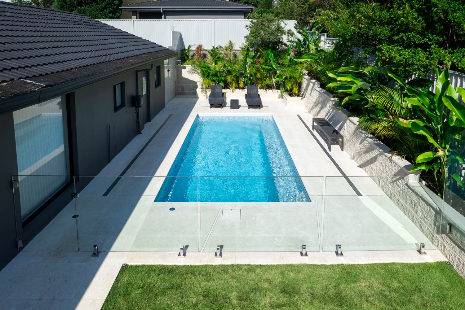 Hampton 7m fibreglass pool in Silver Pearl, view 5
