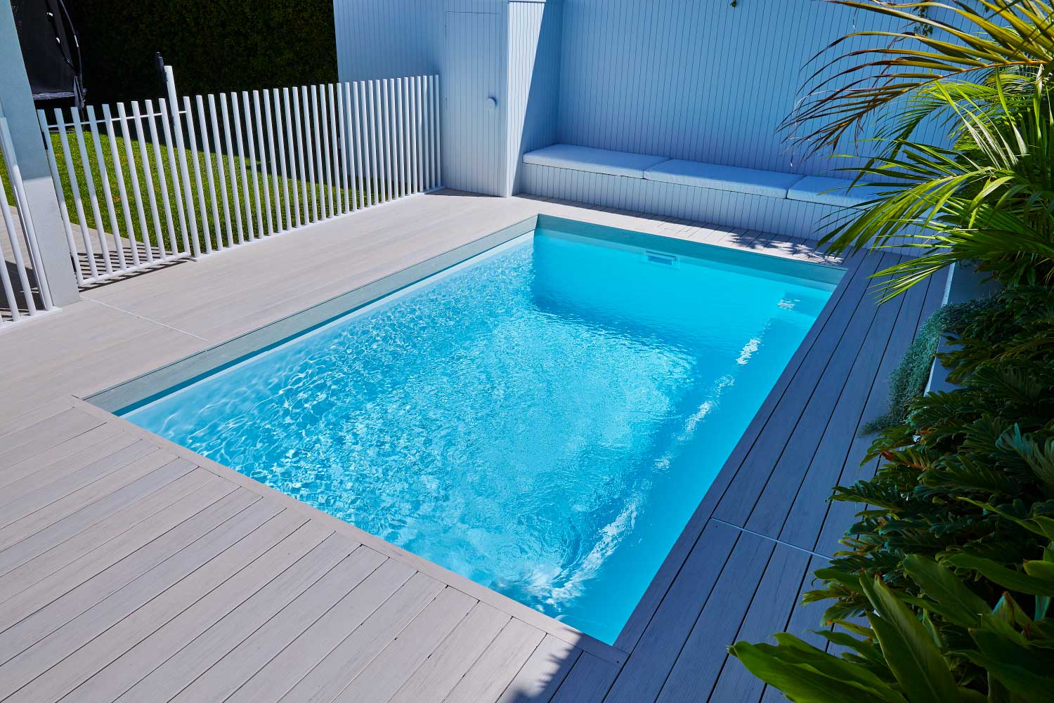 Hamilton Slimline 5.5m fibreglass pool, view 3