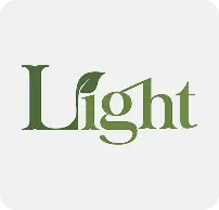 Palavra 'Light' escrita em estilo de fonte serifada verde escuro em fundo branco.