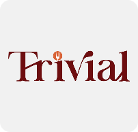 Logotipo da palavra 'Trivial' em fonte serifada vermelha com um pequeno gráfico de pizza substituindo o ponto da letra 'i'.
