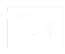 White text logo 'ESPACIO LAR' inside a partially outlined square on black background.