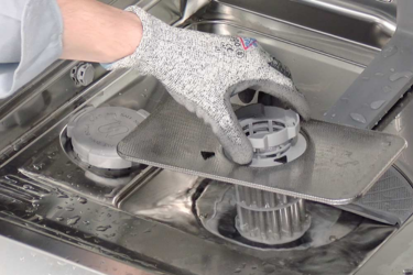 Person removing the filter from the diswasher