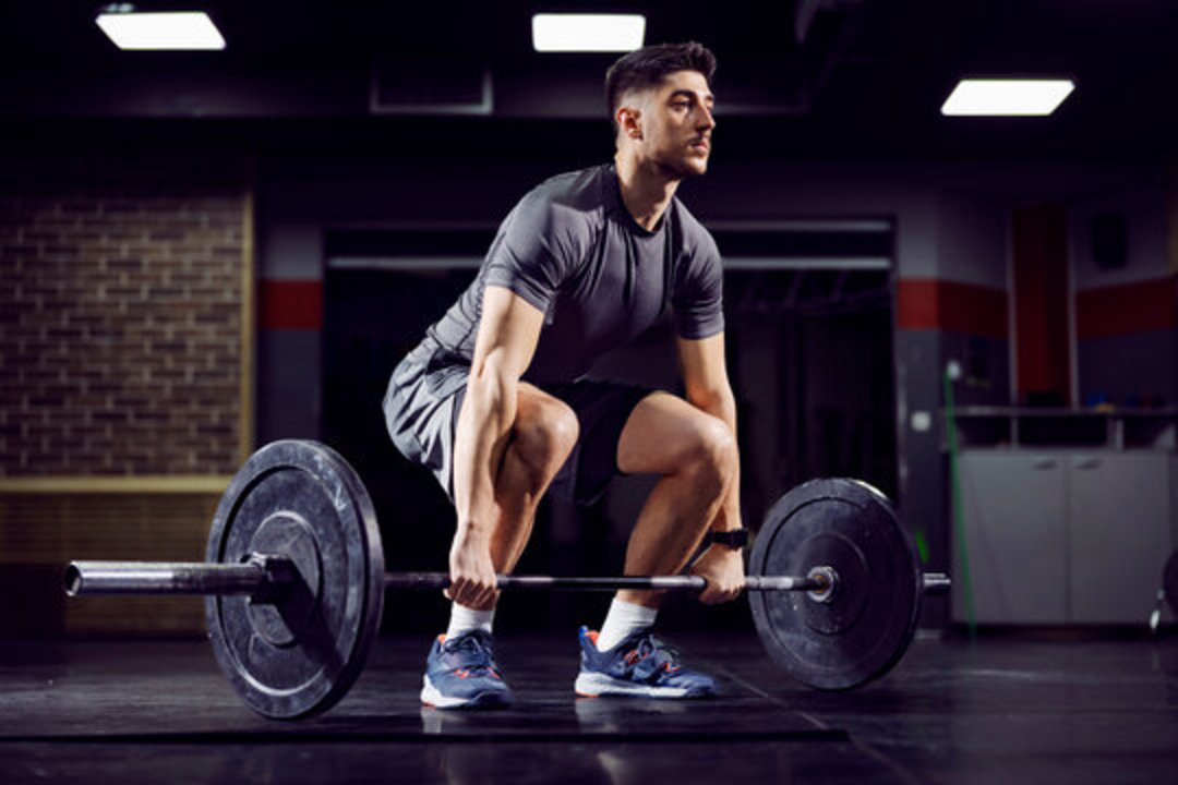 man deadlifting - Average Deadlift Weight