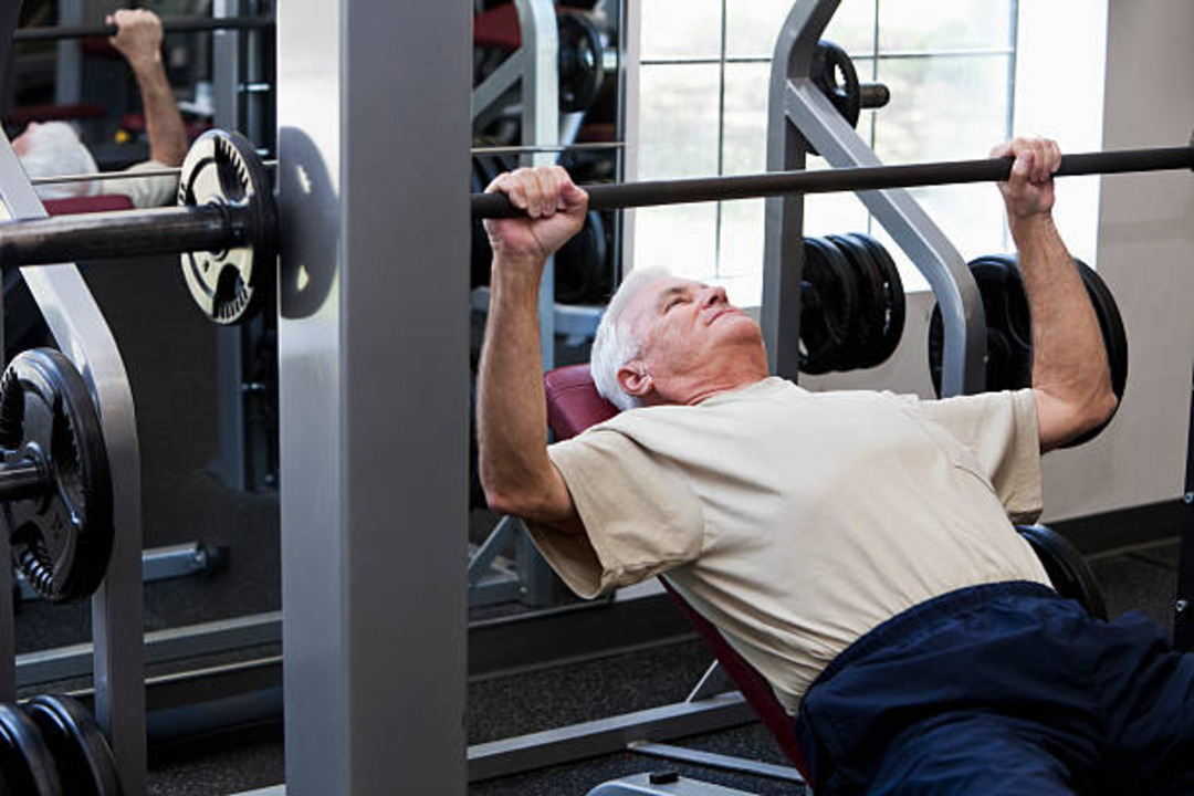 old guy doing bench press - Average Bench Press Kg By Age