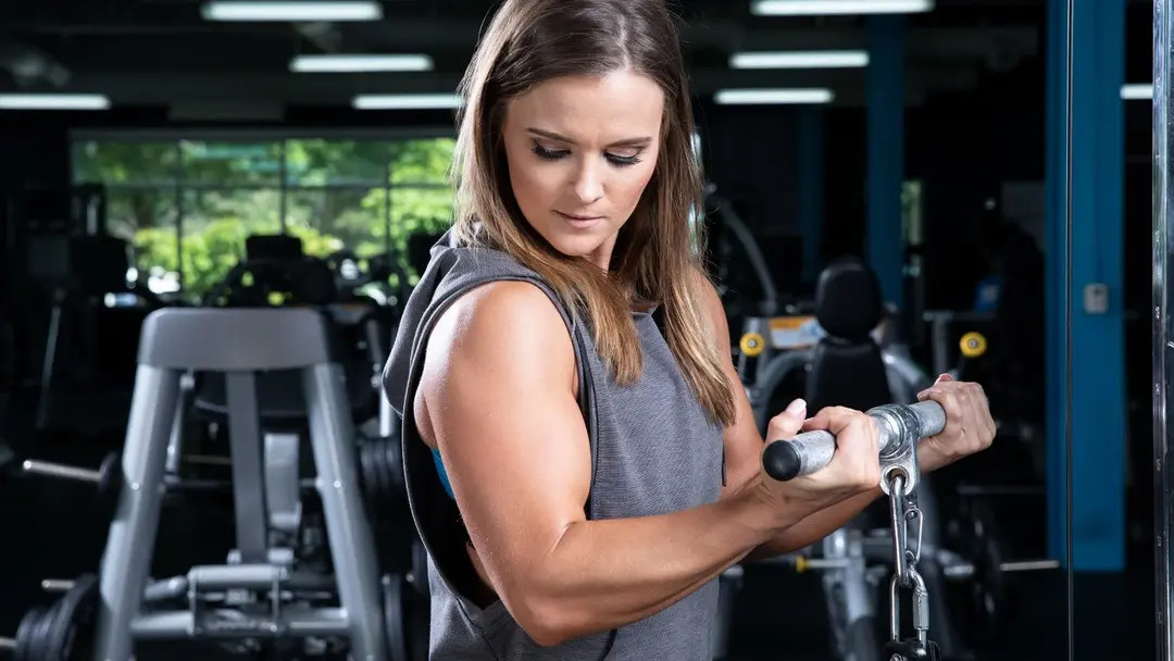 woman doing bicep curls - Arms Workout Women