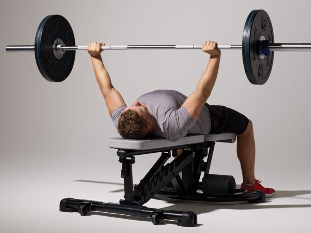 man doing bench press- Average Incline Dumbbell Press
