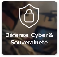 Icône d'un bouclier avec un cadenas au centre, sur un fond flou représentant une scène militaire, avec le texte « Défense, Cyber & Souveraineté » en dessous.