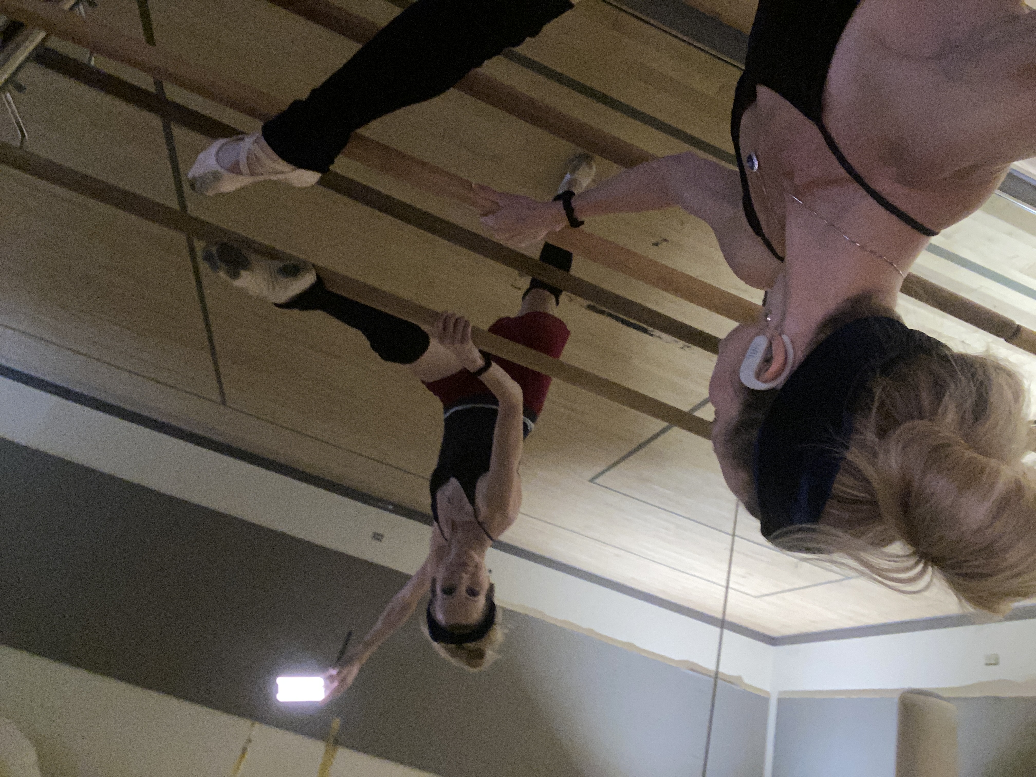 @MarySueIRL doing ballet at a gym