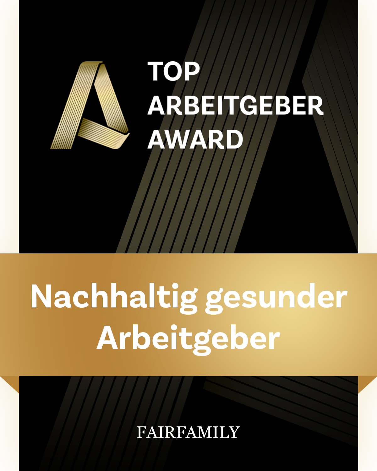 Goldene Auszeichnung mit dem Text 'TOP ARBEITGEBER AWARD' und Banner mit der Aufschrift 'Nachhaltig gesunder Arbeitgeber', darunter das Logo von FAIRFAMILY.