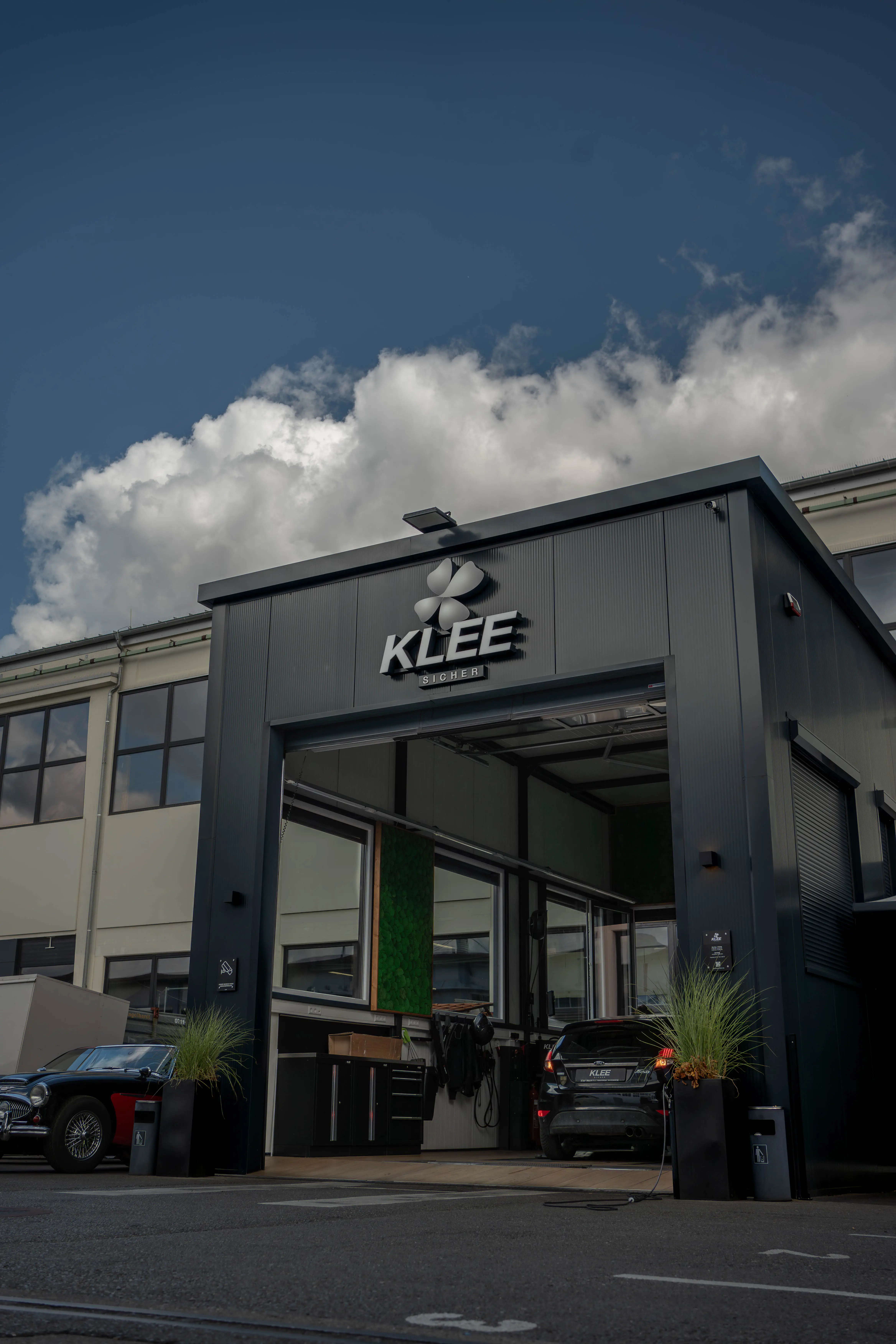 Besuch unsere TÜV Prüfstelle KLEE-sicher in Stuttgart-Sommerrain – dein TÜV Nord Partner für Fahrzeugprüfungen vor Ort.