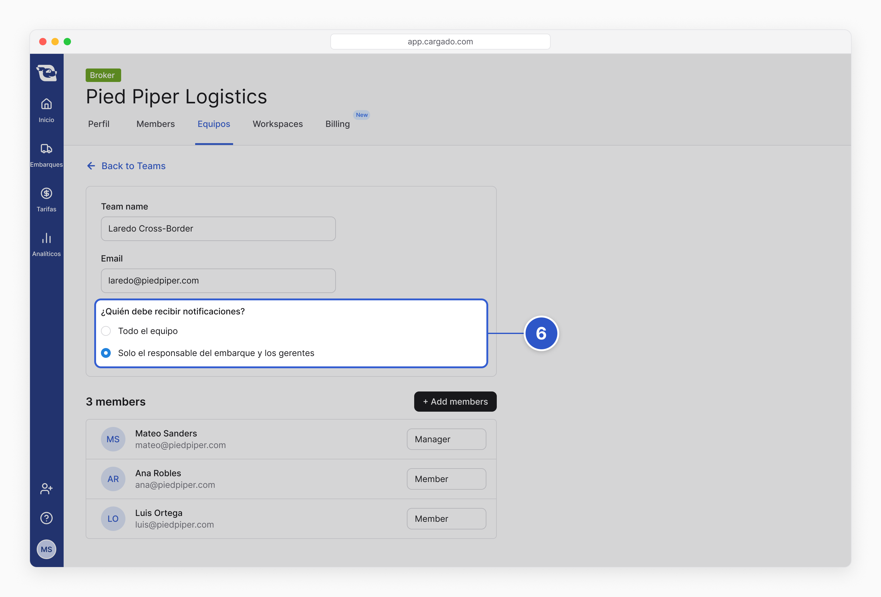 La página del equipo Laredo Cross-Border en la configuración de Pied Piper Logistics. La marca 6 señala el ajuste "¿Quién debe recibir notificaciones?" con Solo el responsable del embarque y los gerentes seleccionado. Debajo están los tres miembros del equipo.