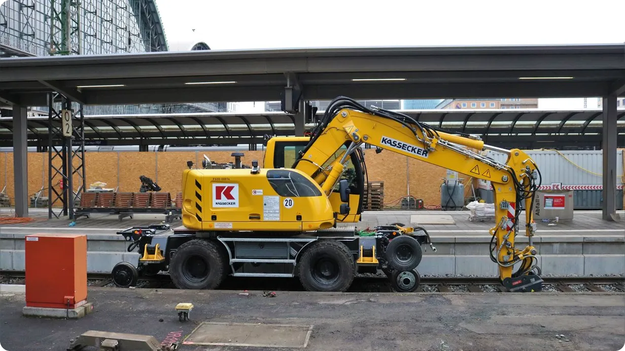 Baumaschinen auf Baustelle – Beratung für Bauunternehmen zu SCC, ISO und Sicherheit