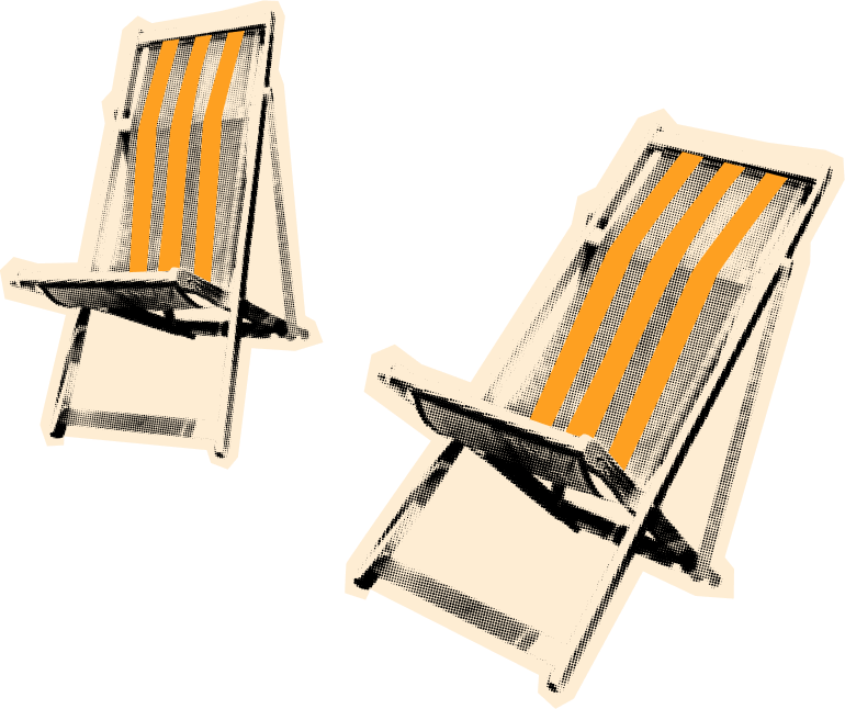 To trestoler med oransje og grå striper på setet, isolert på svart bakgrunn.