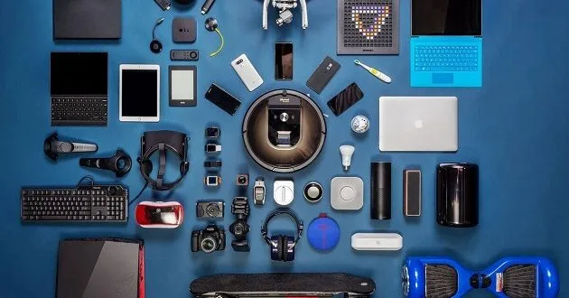 Consumer electronics manufacturing with plastic housing components and injection molding systems#1.6