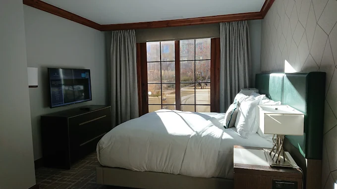 The Ritz-Carlton Club, Vail bedroom