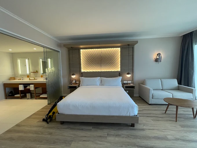 Rooms and Suites: Overwater Opulence with Lagoon Lullabies