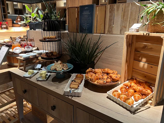 Dining: Fresh, Simple and Convenient