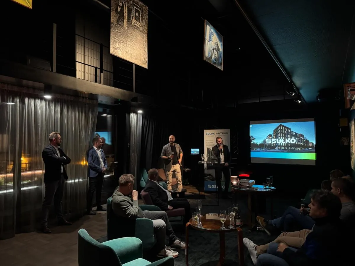 Partneři SULKO během diskuzní části programu v moderním interiéru Telegraphu.