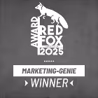 Logo des Red Fox Award 2025 mit einem stilisierten Fuchs über dem Text und der Auszeichnung Marketing-Genie Gewinner darunter.