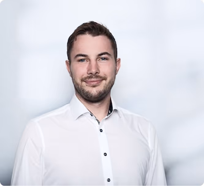 Porträt von Henry Akmann, Geschäftsführer der Hanovatech GmbH in Hannover – Spezialist für IT-Betreuung, IT-Sicherheit und Kundenberatung