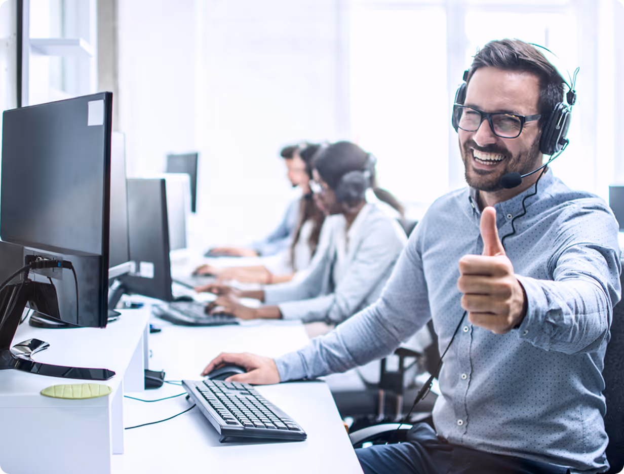 Team arbeitet an Softwareprojekten – individuelle Entwicklung und IT-Projekte bei Hanovatech