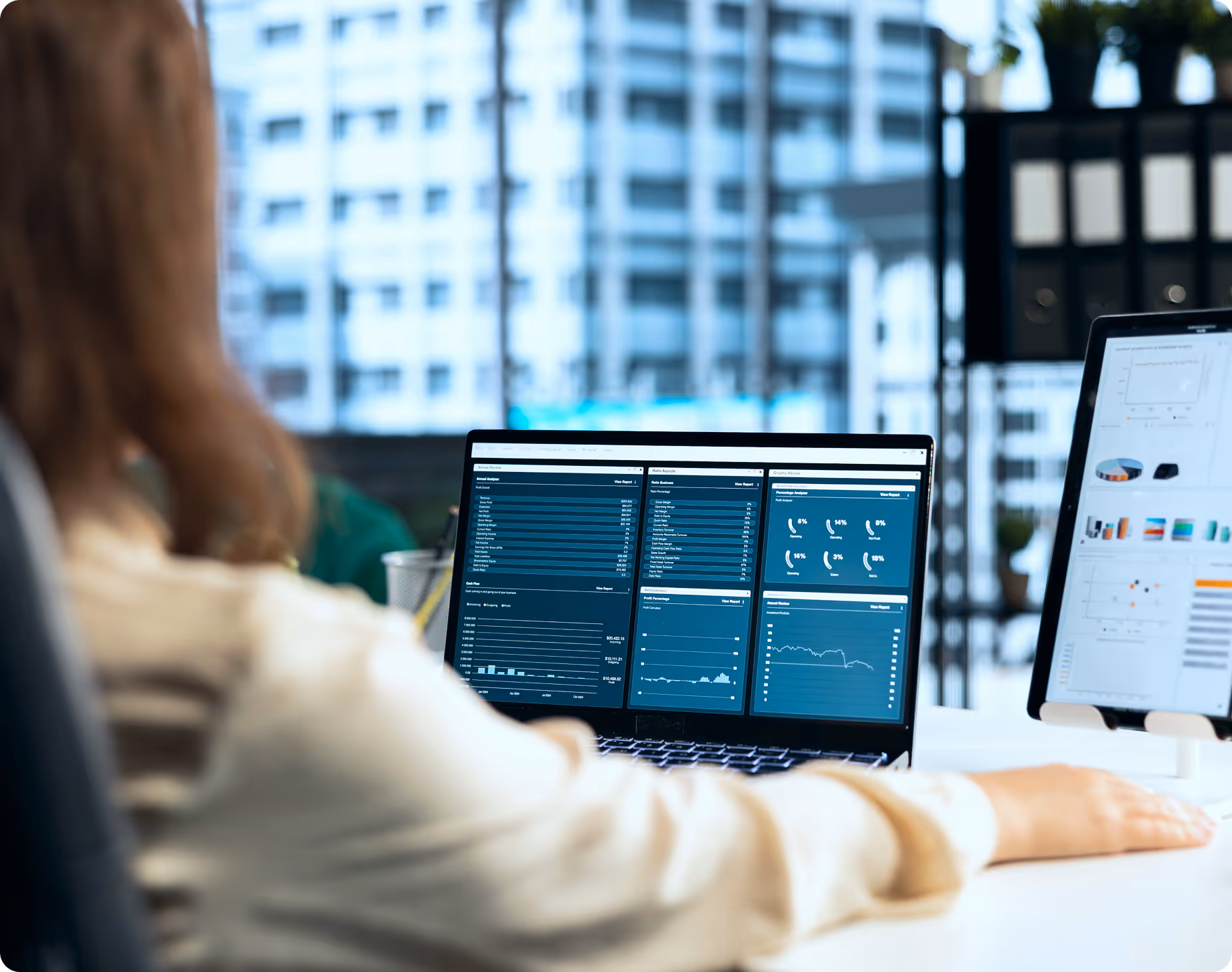 IT-Team im Großraumbüro – IT-Betreuung und Helpdesk für Unternehmen in Hannover