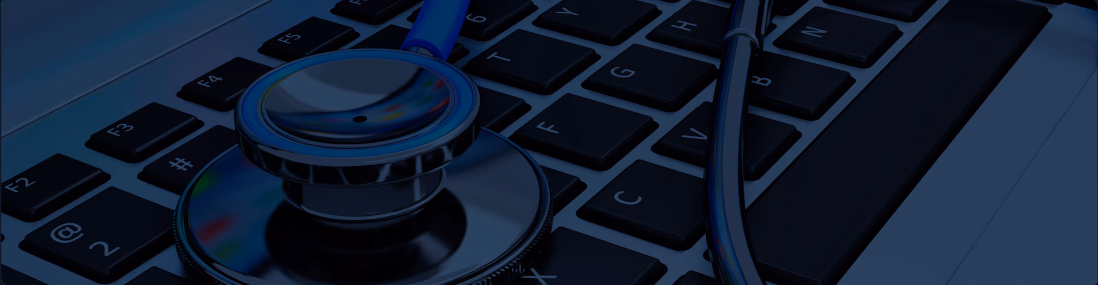 Defekter Laptop auf Werkbank – Notebook-Reparatur für Privatkunden und Unternehmen in Hannover