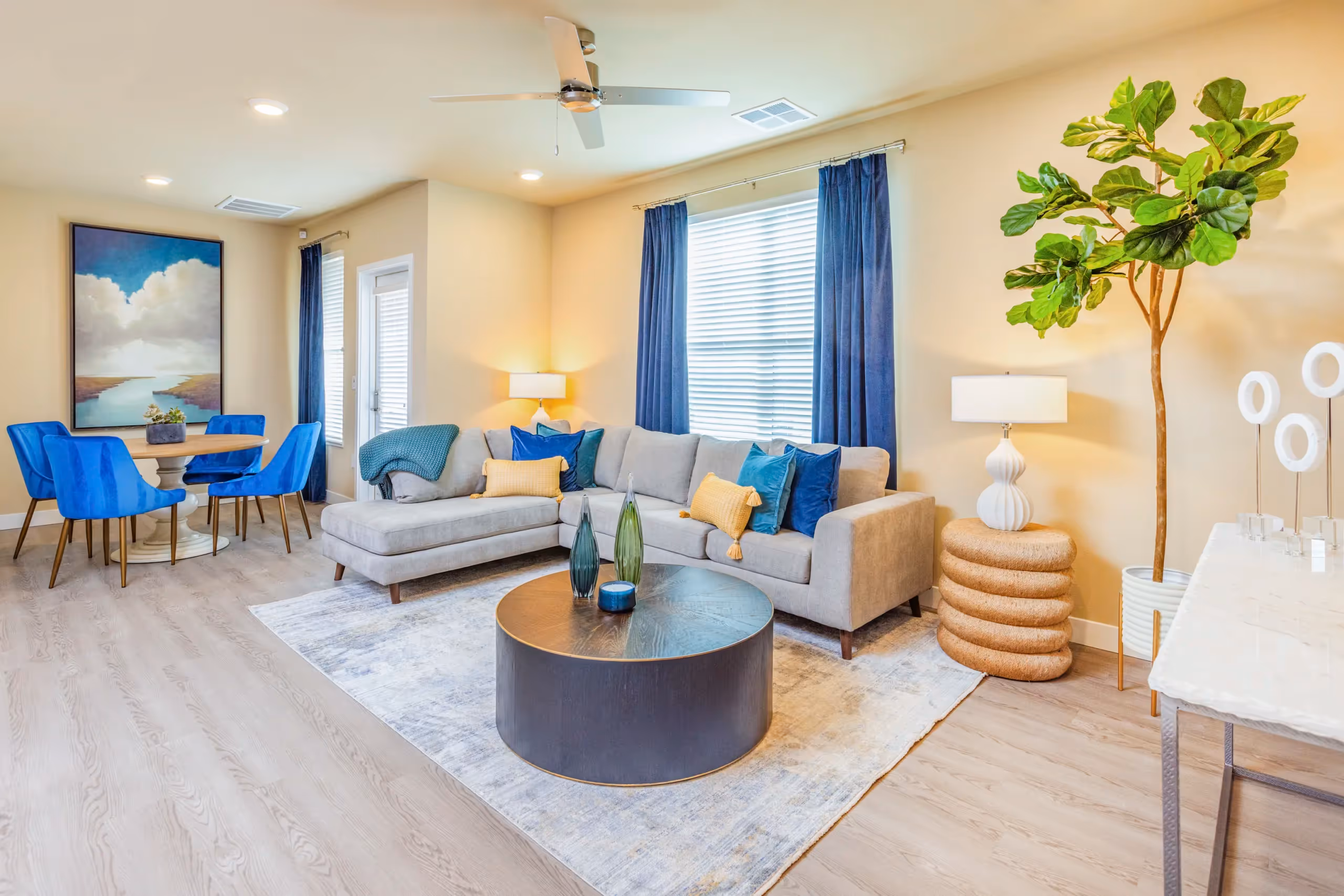 Living room with seating area l Anchor 532 Apartments in Vallejo, CA 