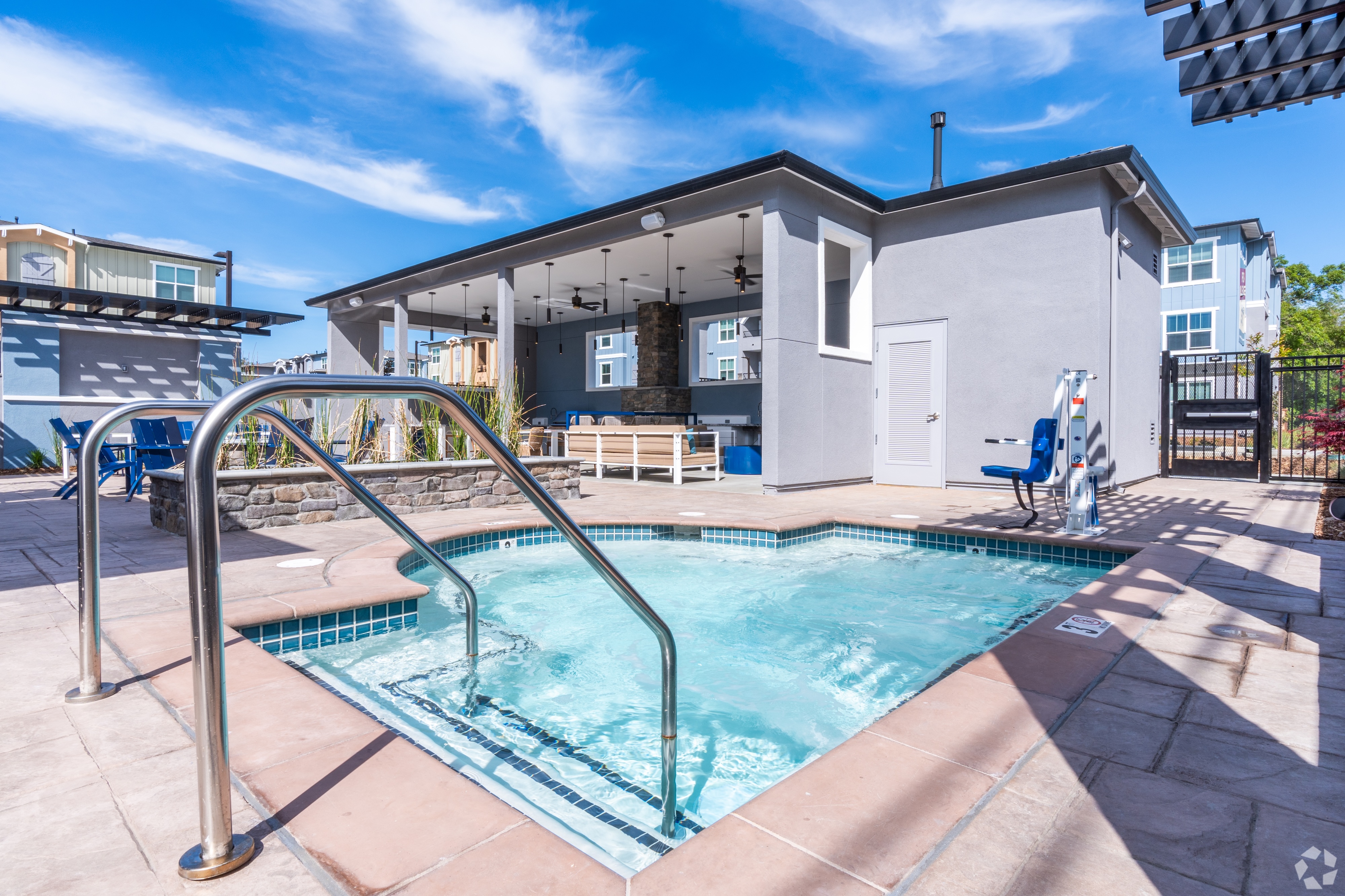 Hot tub l Anchor 532 Apartments in Vallejo, CA 