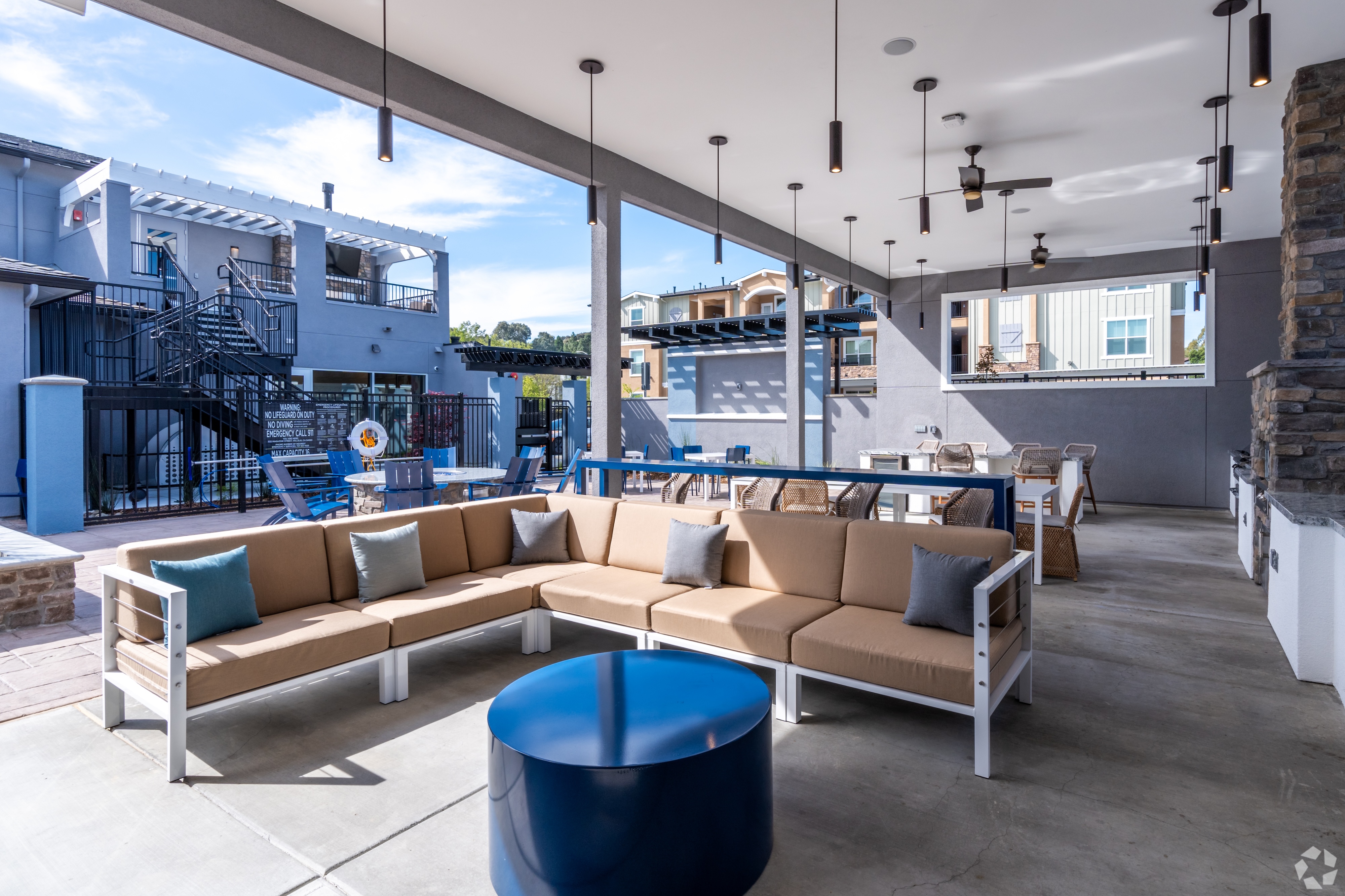 clubhouse with seating l Anchor 532 Apartments in Vallejo, CA 