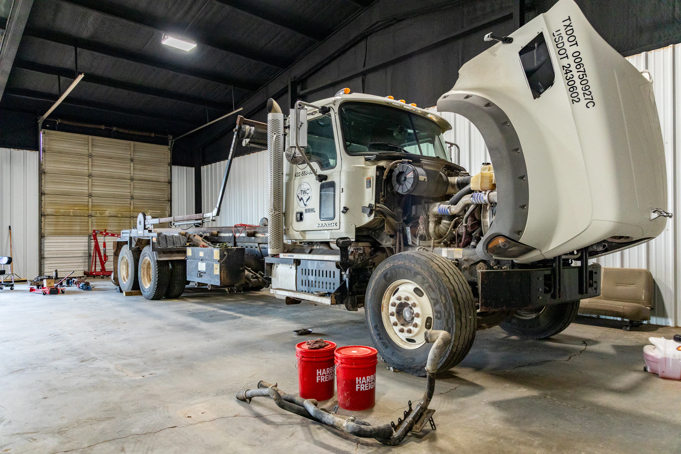 Diesel mechanic providing Federal DOT inspection services in Seminole, TX