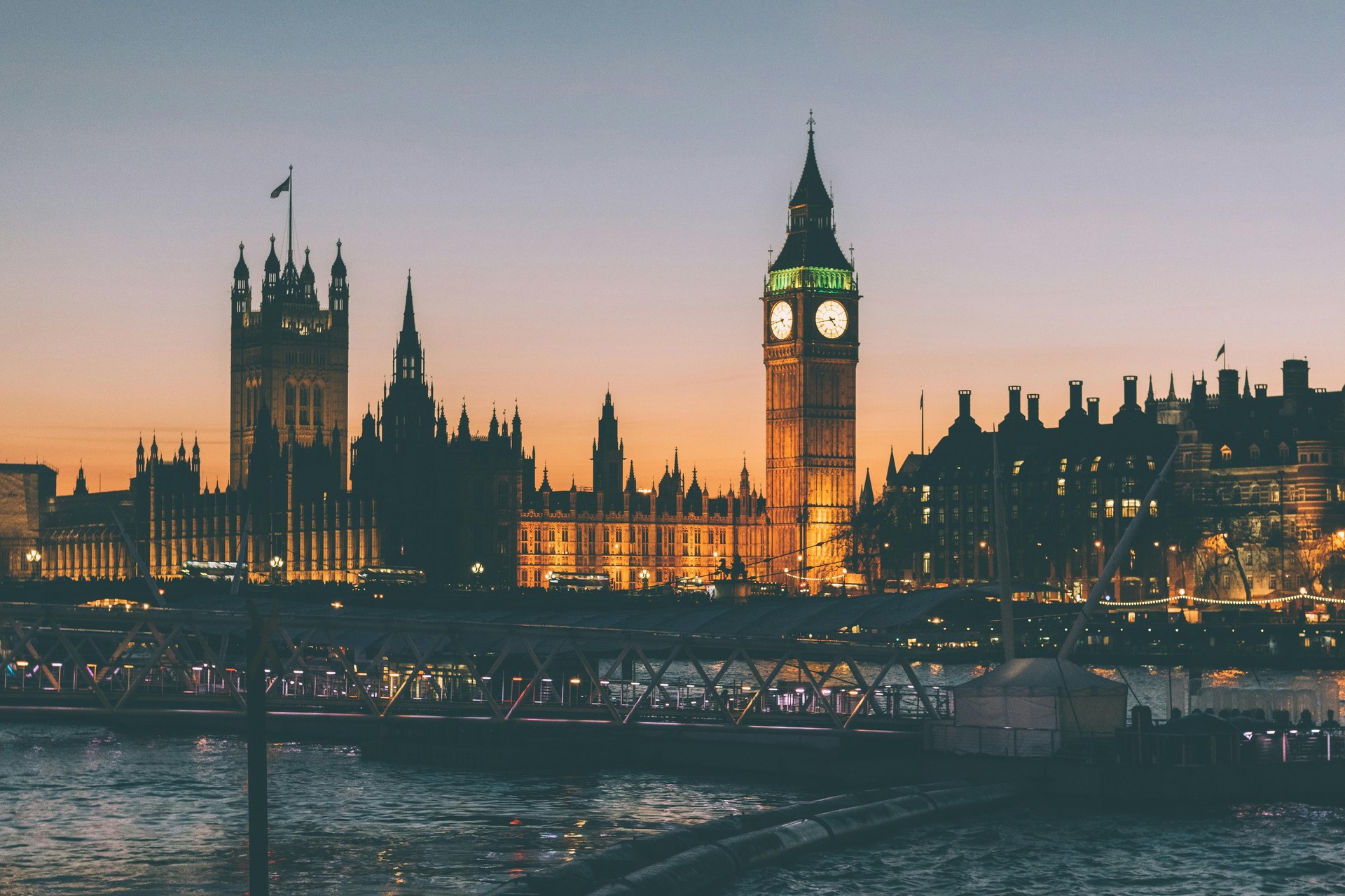 Best Time to Book New York to London Flights in 2026