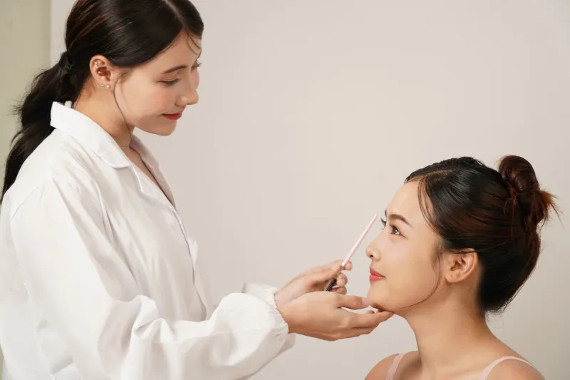 Female doctor examine a female patience