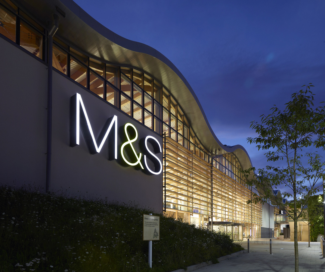 La boutique Marks & Spencer a maintenu la communication pendant la pandémie grâce à Uberall.