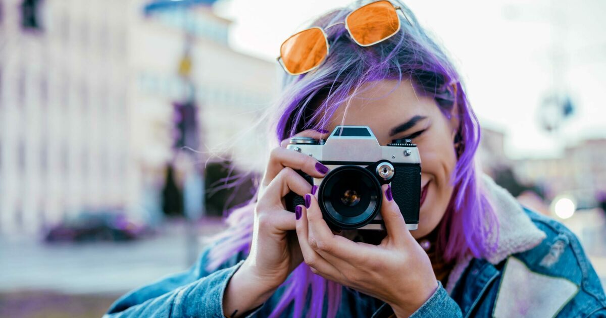 Femme avec caméra