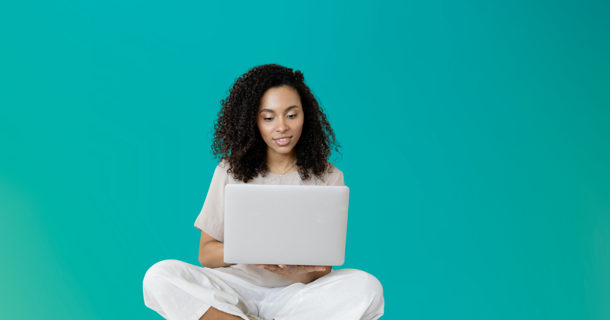 Mädchen auf dem Laptop