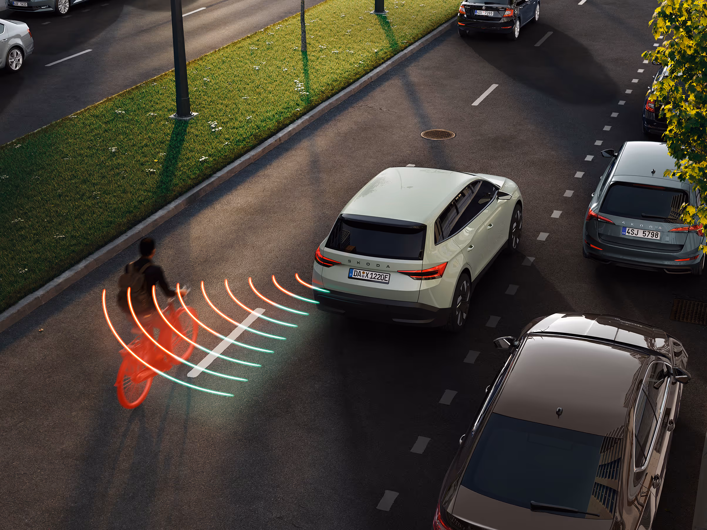 Animation des Spurwechselassistenten: Aus dem toten Winkel nähert sich von der linken Seite ein Fahrradfahrer dem Škoda Elroq. Das System warnt vor der möglichen Gefahrensituation.