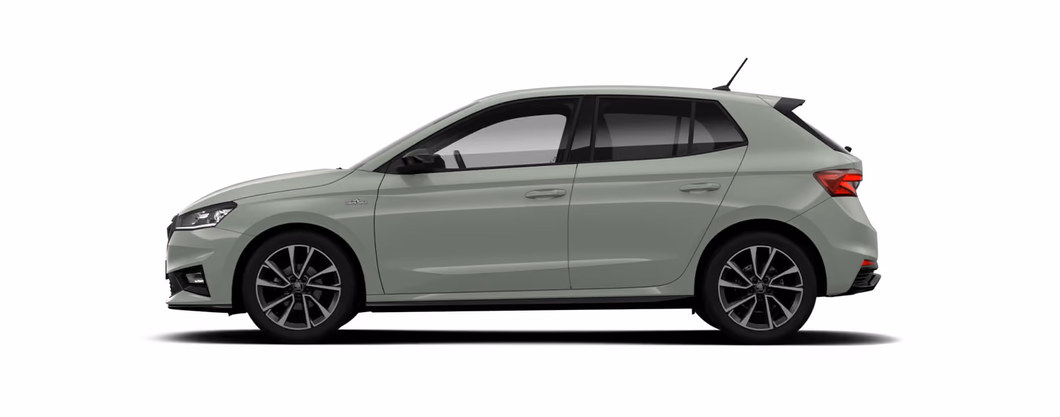 Seitenansicht eines freigestellten Škoda Fabia in der Lackierung Timiano-Grün mit 16 Zoll Leichtmetallfelgen “Proxima schwarz glanzgedreht“.