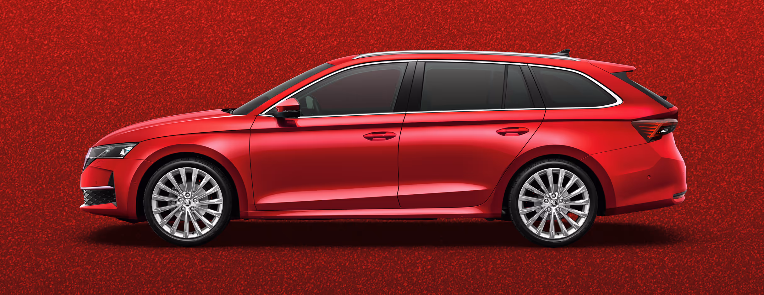 Seitenansicht eines Škoda Elroq in der Farbe Velvet-Rot Metallic mit 20 Zoll Leichtmetallfelgen “Vega” vor einem einfarbigen Hintergrund im Farbton der Fahrzeuglackierung.