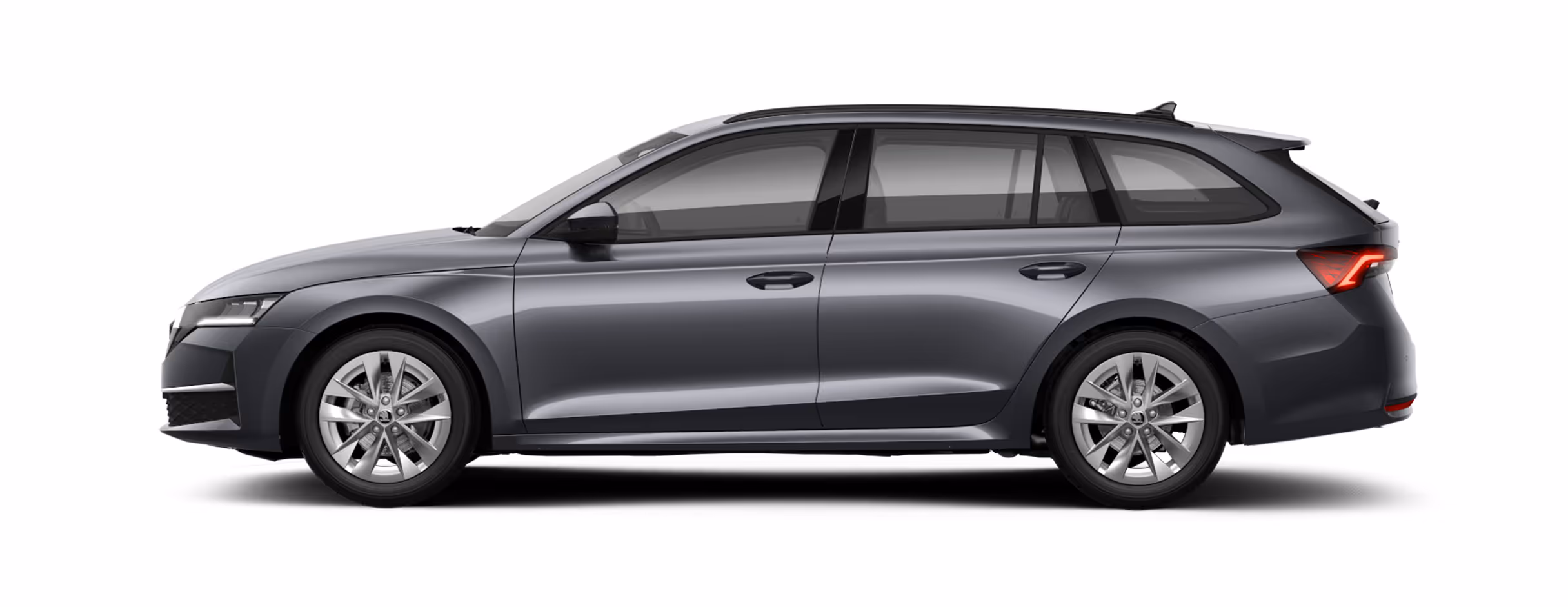 Seitenansicht eines freigestellten Škoda Elroq in der Farbe Timiano-Grün mit 21 Zoll Leichtmetallfelgen “Supernova Schwarz”.