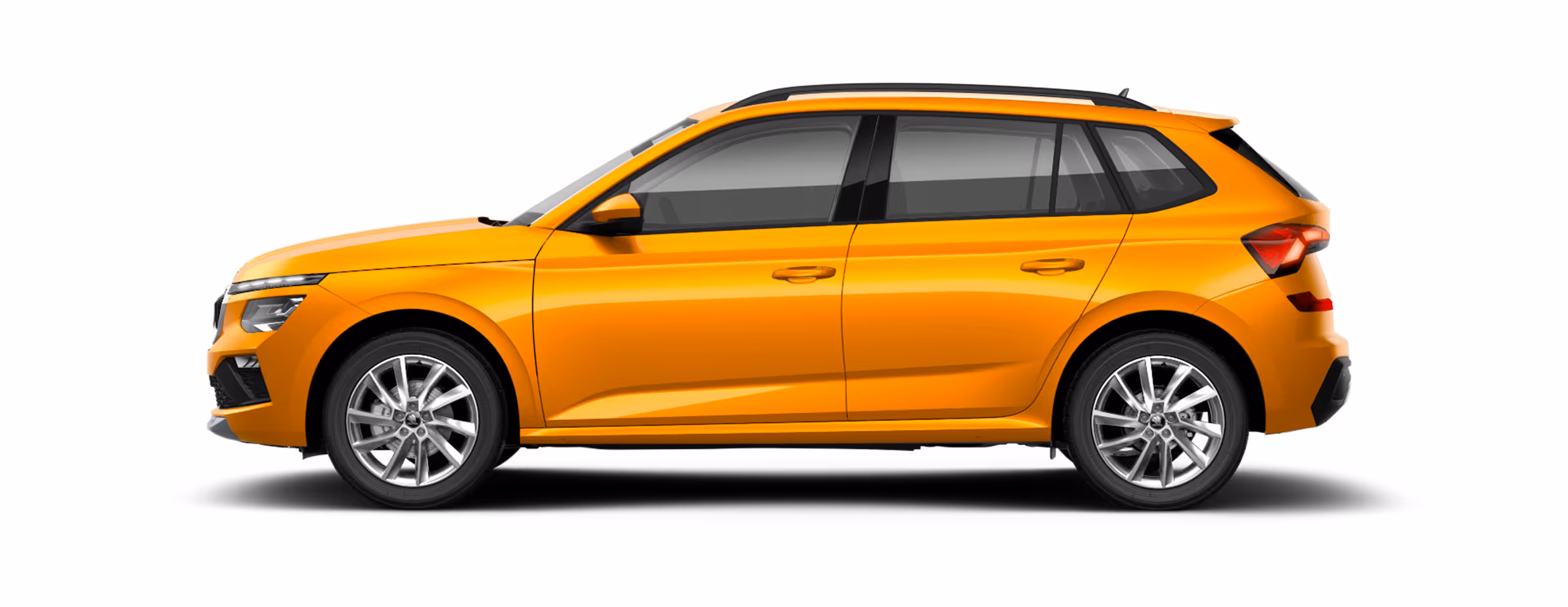 Seitenansicht eines freigestellten Škoda Elroq in der Farbe Timiano-Grün mit 20 Zoll Leichtmetallfelgen “Vega Schwarz glanzgedreht”.