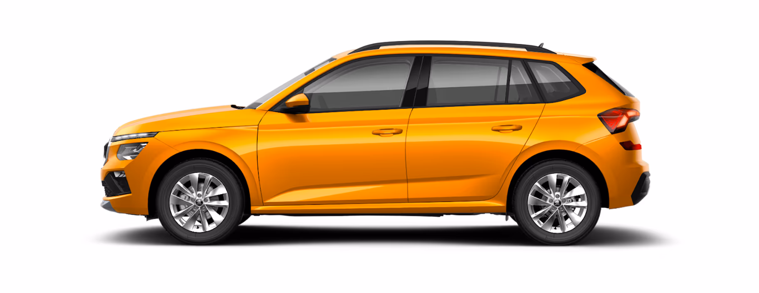 Seitenansicht eines freigestellten Škoda Elroq in der Farbe Timiano-Grün mit 19 Zoll Leichtmetallfelgen “Regulus Anthrazit”.