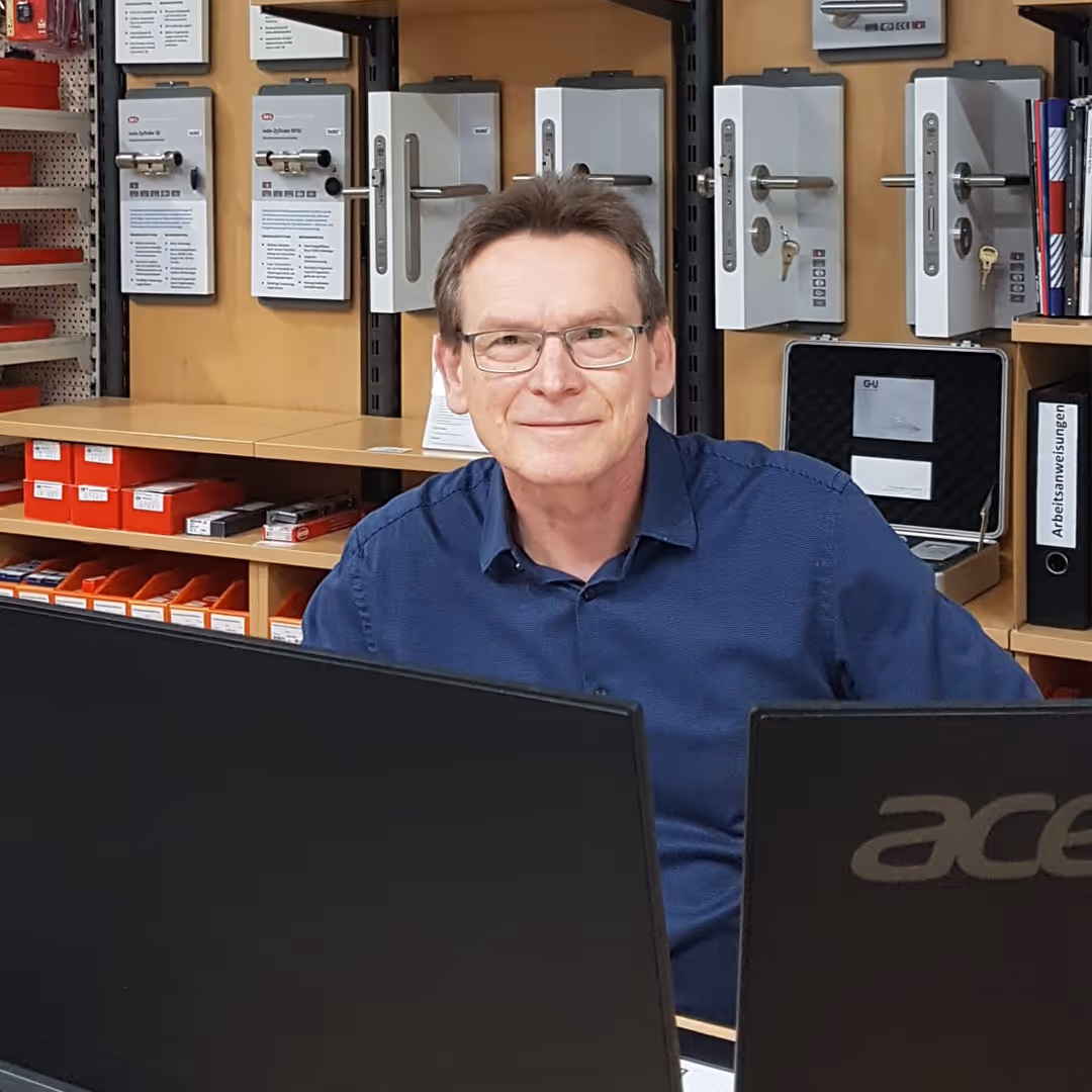 Portrait von Günter Pfeil, einer der beiden Geschäftsführer